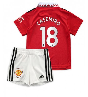 Manchester United Casemiro #18 babykläder Hemmatröja barn 2022-23 Korta ärmar (+ Korta byxor)